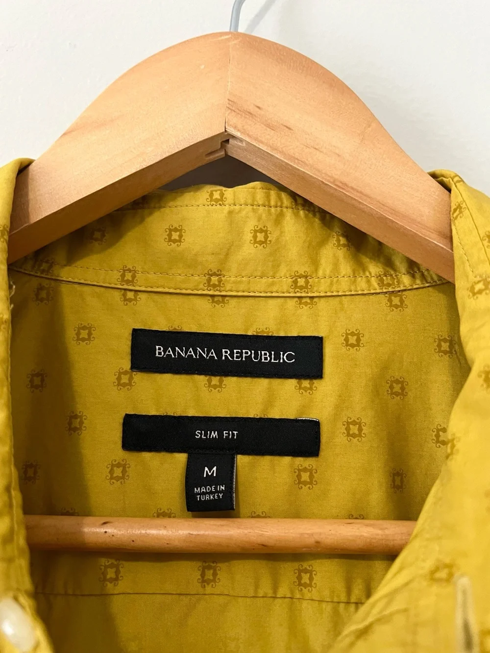 Banana Republic Mens Shirt Medium M Slim Fit Mustard Yellow Geometric Pattern